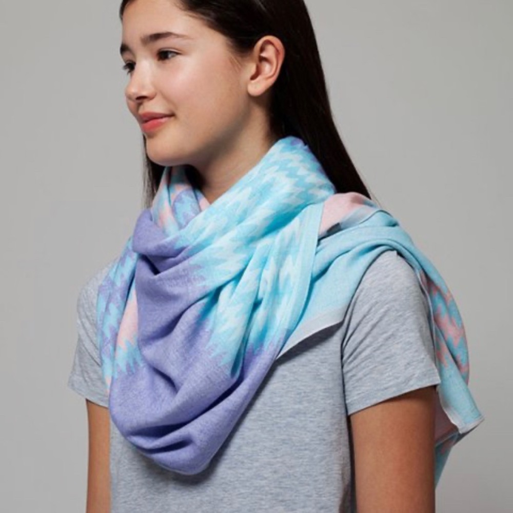 Iviva scarf